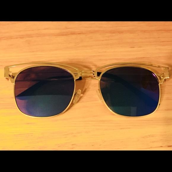 NWOT Gold Cutout Sunnies w Blue Reflective Lenses - Picture 5 of 6